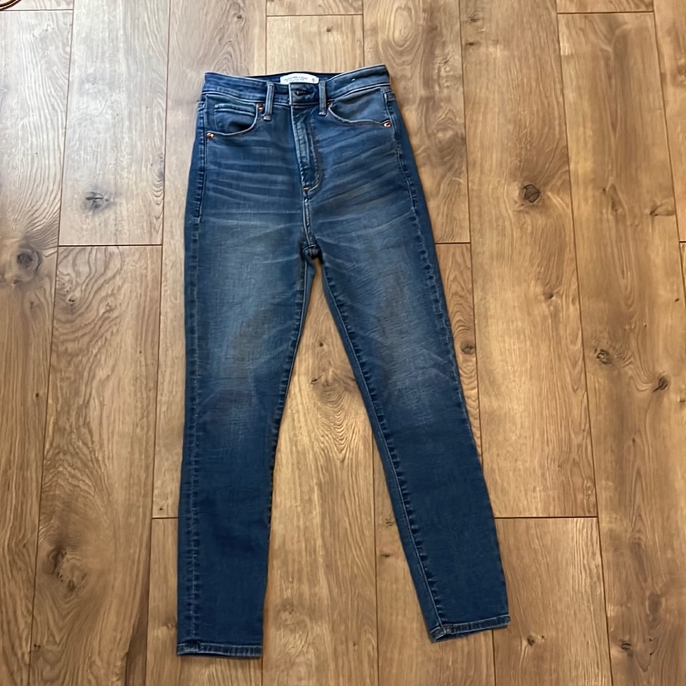 Abercrombie The Super Skinny High Rise 25s